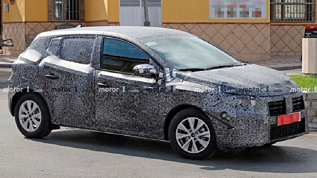 Dacia Sandero продемонстрировали на «свежих» фотоснимках во время тест-драйва