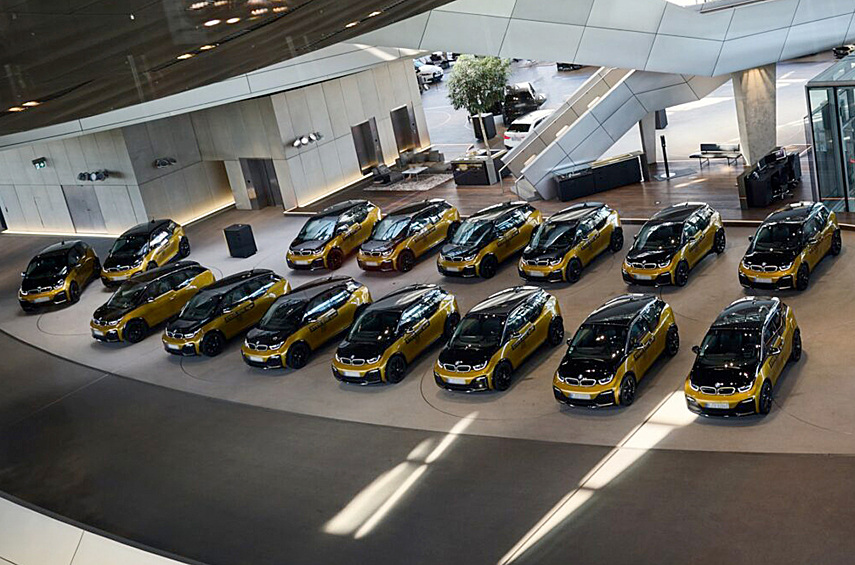 Месяцем позже баварская компания снова простилась со своим первым серийным электромобилем, выпускавшимся восемь лет