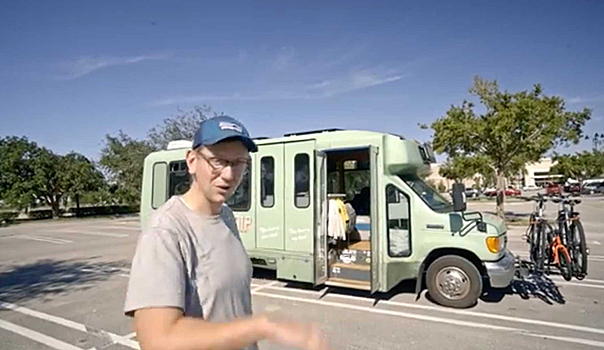 Ford Shuttle Van переделали в семейный дом на колёсах