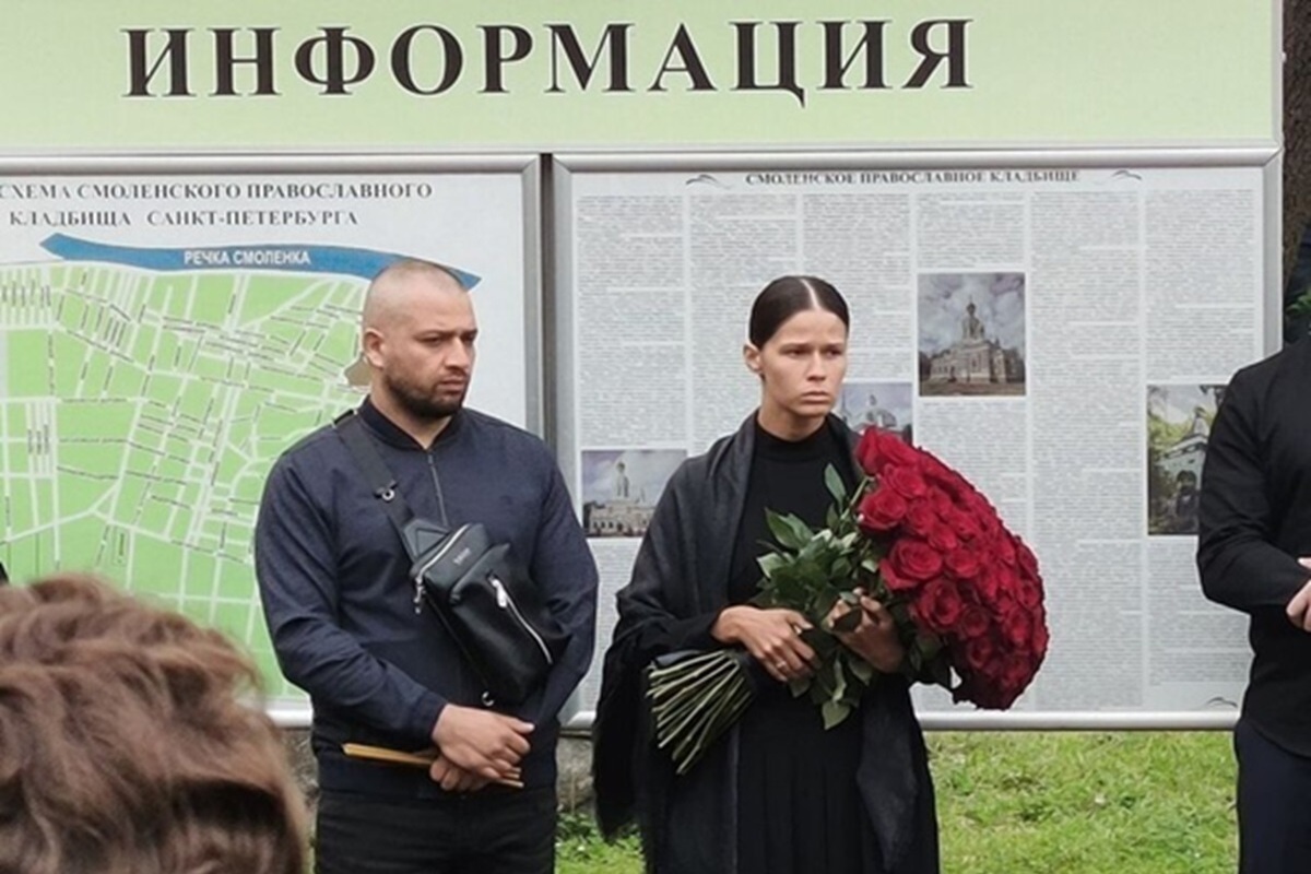 Бывшая жена и любовница Старовойта шокировали присутствующих на его похоронах