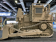 Caterpillar показал на EDEX 2021 бульдозер для саперов
