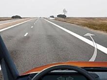 Разрешено ли Вам остановиться на автомагистрали правее линии, обозначающей край проезжей части?