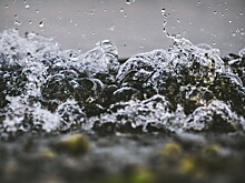 Почему в кипящей воде нет пузырьков, если она разогрета в микроволновке?