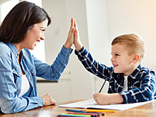 «Одноклассник — звезда, а мой — в тени». Как повысить ребёнку самооценку