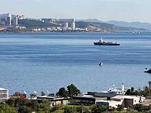 Катер с людьми загорелся в бухте Миноносок во Владивостоке