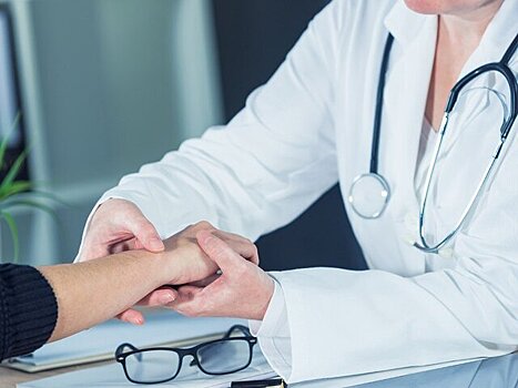 В Минздраве заявили, что жителям новых регионов РФ можно не предъявлять полис ОМС