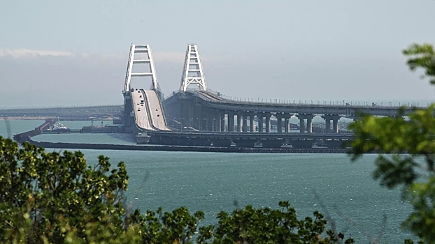 Движение автотранспорта по Крымскому мосту временно перекрыто