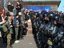 Столяр на суде извинился перед избитым 26 марта полицейским