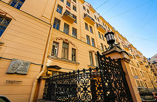 Квартиру писателя Довлатова в Петербурге выставили на продажу