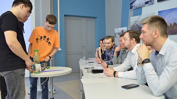 Школьники представили шесть инженерных разработок в Центре ДНК ВоГУ