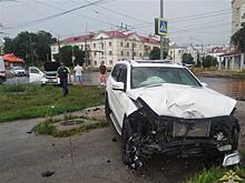 В Тольятти в результате столкновения Priora и Mercedes пострадали два человека