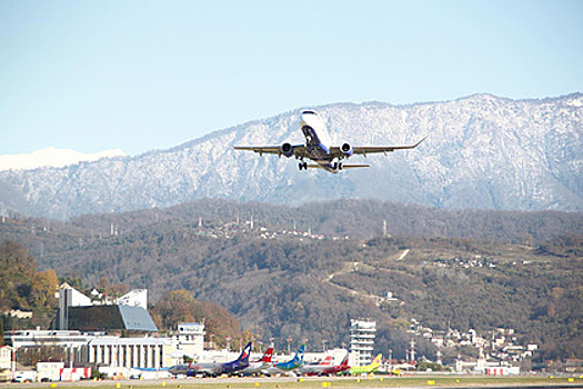 Международный аэропорт Сочи приостановил прием самолетов