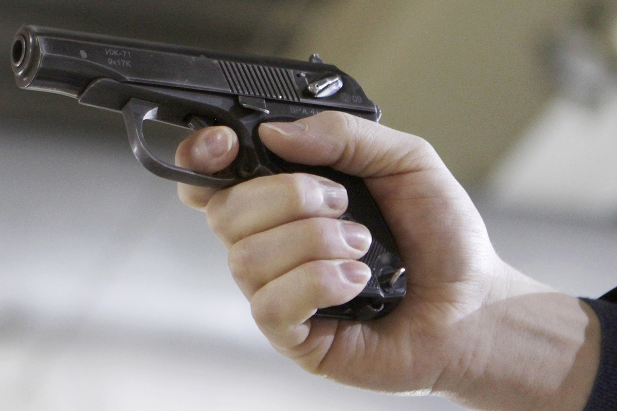 В Москве дебошир открыл стрельбу в баре из травмата, ранен посетитель