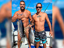Джейсон Момоа отправился на рыбалку в гавайской набедренной повязке