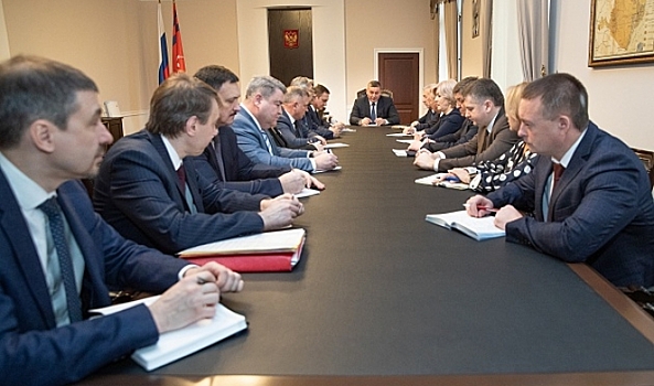 В Волгограде перед праздниками Андрей Бочаров провел оперативное совещание