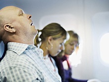 Почему нельзя спать в самолете во время взлета и снижения