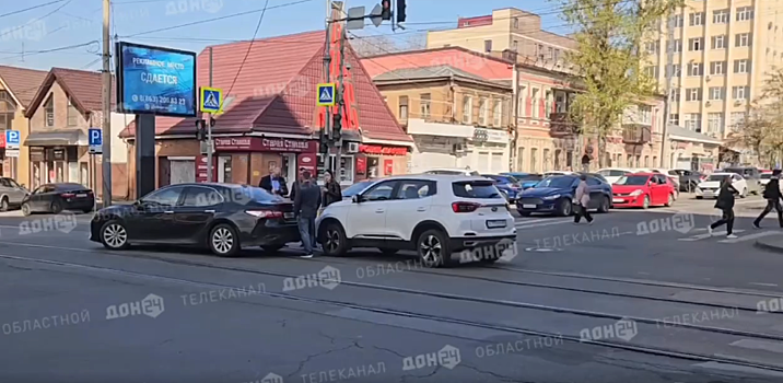 В центре Ростова из-за ДТП образовалась пробка
