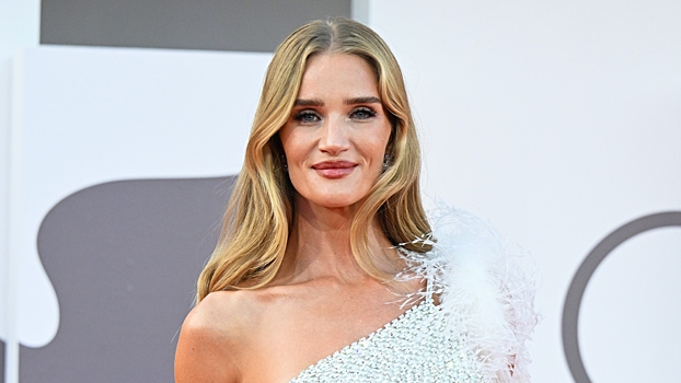 Рози Хантингтон-Уайтли стала гостьей гала-вечера Музея киноакадемии