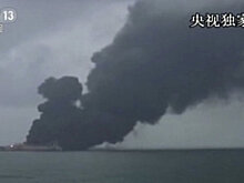 У берегов Китая на нефтяном танкере произошел взрыв