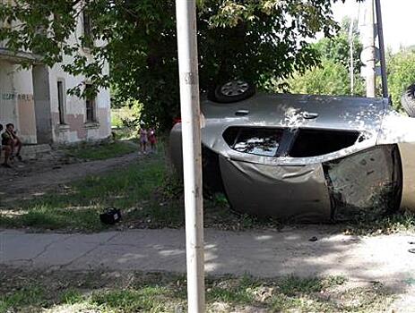 В Самаре в результате ДТП, в котором перевернулся автомобиль, пострадал один человек