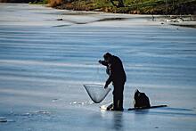 У побережья Сахалина 18 рыбаков унесло на льдине