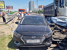 В Люберцах грузовик протаранил восемь легковушек