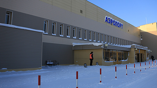 Аэропорт Ноябрьска закрыли из-за сильного снегопада