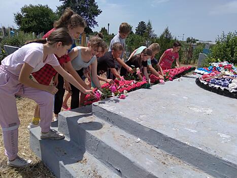 В Новодонецкой почтили память погибших в Великой Отечественной войне