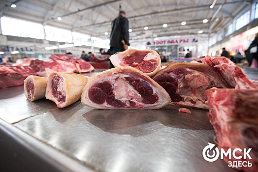 Из омских магазинов изъяли более трёх тонн опасного мяса