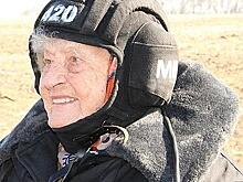 99-летний ветеран проехалась на танке и обратилась к молодежи