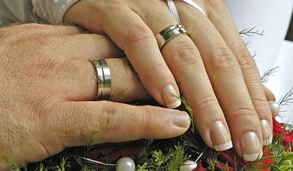 Прожившие в браке 65 лет супруги умерли с разницей в сутки