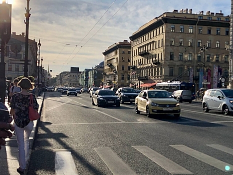 Сколько петербуржцев высказались против пересадки чиновников на отечественные авто