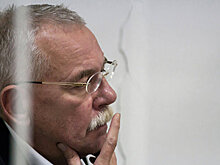 Экс-глава Карелии получил выговор за неправильное мытье полов