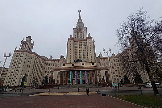 Стало известно, сколько российских студентов бросают учебу в вузах