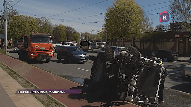 В Калининграде перевернулся автомобиль для уборки дорог
