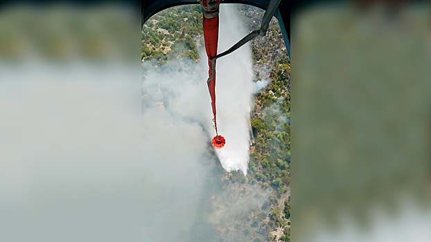 Армейская авиация РФ опубликовала кадры тушения лесных пожаров в Турции