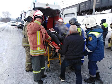 Новокузнецкие спасатели показали последствия страшного ДТП с пострадавшим