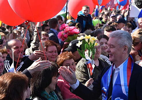 Первомайское шествие в Москве возглавили Собянин и лидеры профсоюзов