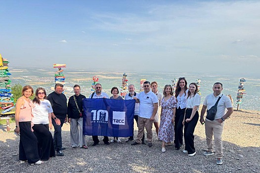 Флаг проекта ТАСС «Это Кавказ» подняли на гору Машук в Пятигорске