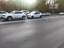 В Омске водитель устроил тройное ДТП и скрылся