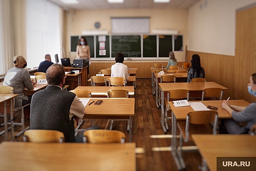 Пермские власти нашли причину падения зарплат учителей