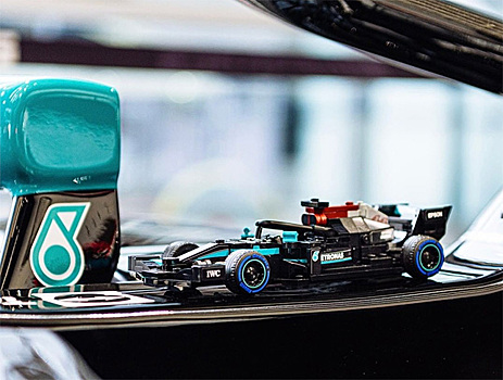 Mercedes W12 появится в коллекциях автомоделистов