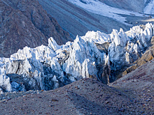 Спасение ледников: два ледяных 100-метровых керна с Памира передали Душанбе