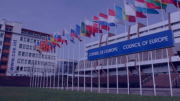 Бывший судья ЕСПЧ от России призвал попавших в базу «Миротворца» жаловаться в Совет Европы