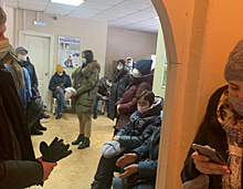 На многочасовые очереди в поликлиниках пожаловались жители Новосибирска