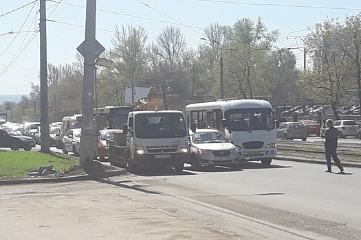 Улицу Ново-Вокзальную «парализовало» из-за ДТП с участием автобуса