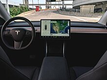 Илон Маск хотел выпустить Tesla Model Y без руля. Инженеры не позволили