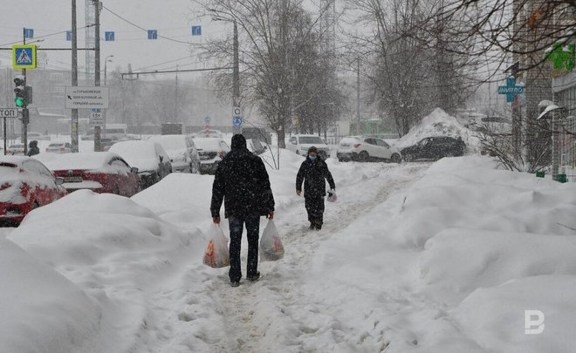 Снег сильный будет. Сильный снег. Много снега в городе. Казань снегопад. Снег в Татарстане.
