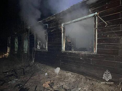 Пенсионерка погибла при пожаре жилого дома в поселке Каменный Карьер