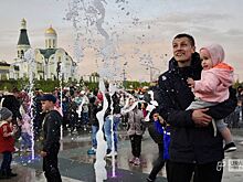 Площадь запела и засияла: в Карабаше включили светомузыкальный фонтан